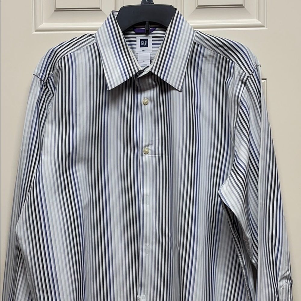 Gap Shirt‼️